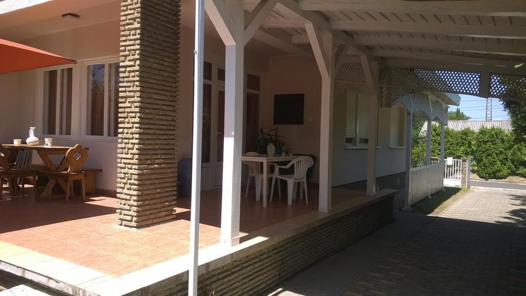 Eva Vendeghaz Villa Balatonlelle Exterior photo